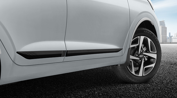 BODY SIDE MOULDING - MATTE BLACK