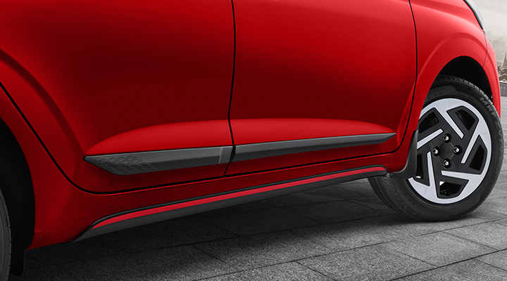 BODY SIDE MOULDING - MATTE BLACK